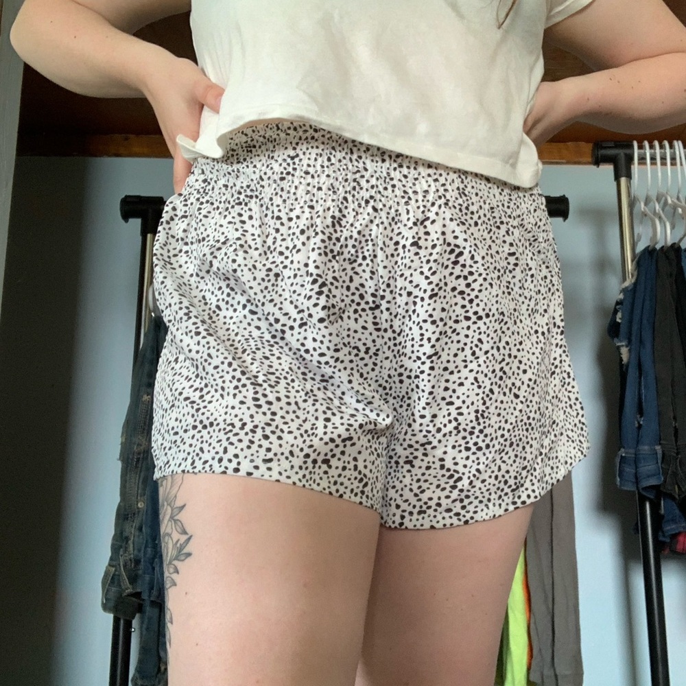 Super stretchy Dalmatian print shorts size large